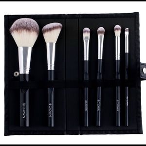 NWT Crown Pro MakeUp Brushes in a traveling case